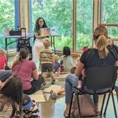 Librarian reads to kids